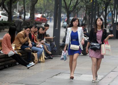 男子练习转笔十多年 练到人笔合一